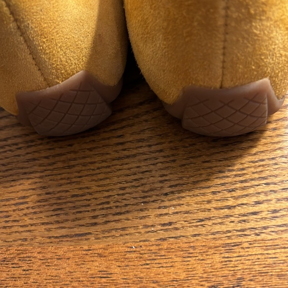 Talbots suede mustard  flats with bows - Picture 2 of 4